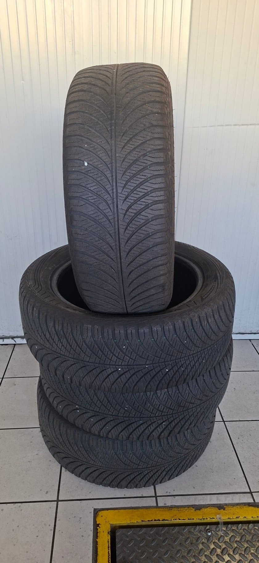 Goodyear Vector 4 seasons