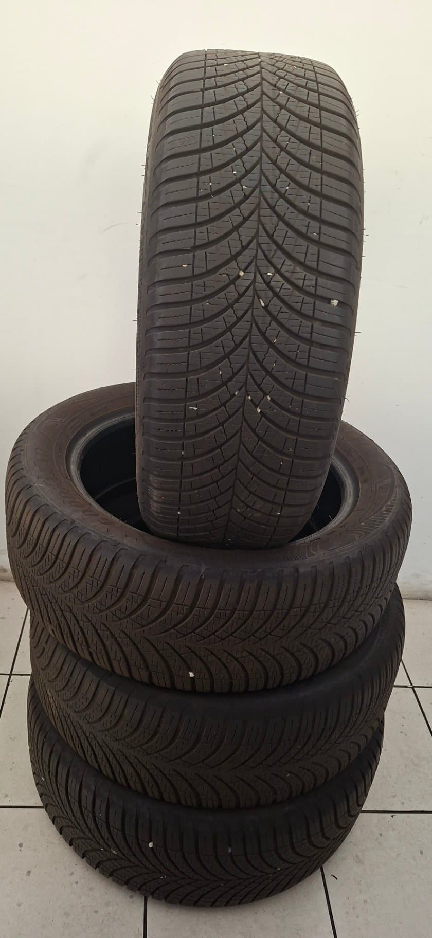 Goodyear Vector 4 season